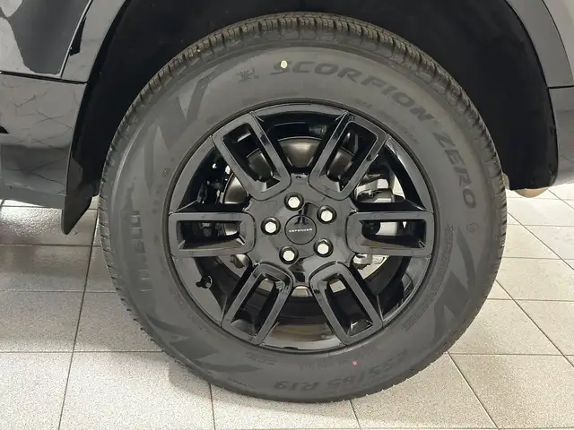 Land Rover Defender view 9
