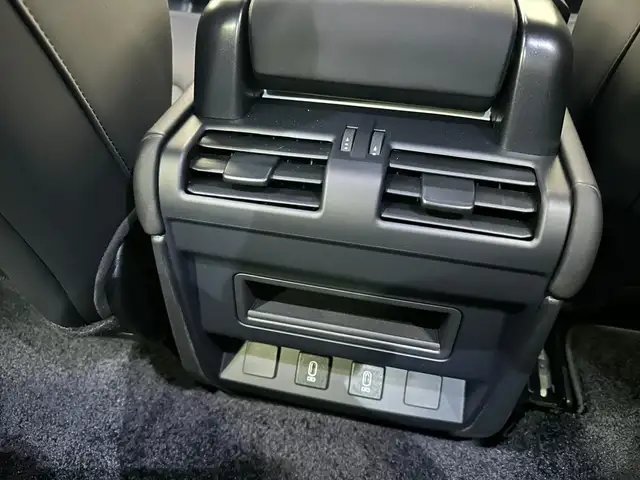 Land Rover Defender view 14