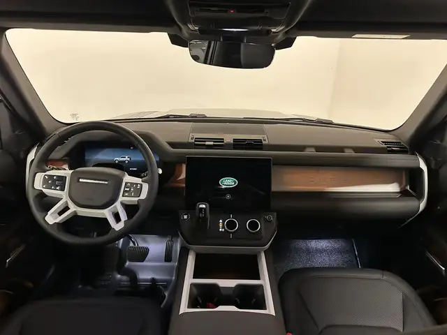 Land Rover Defender view 4