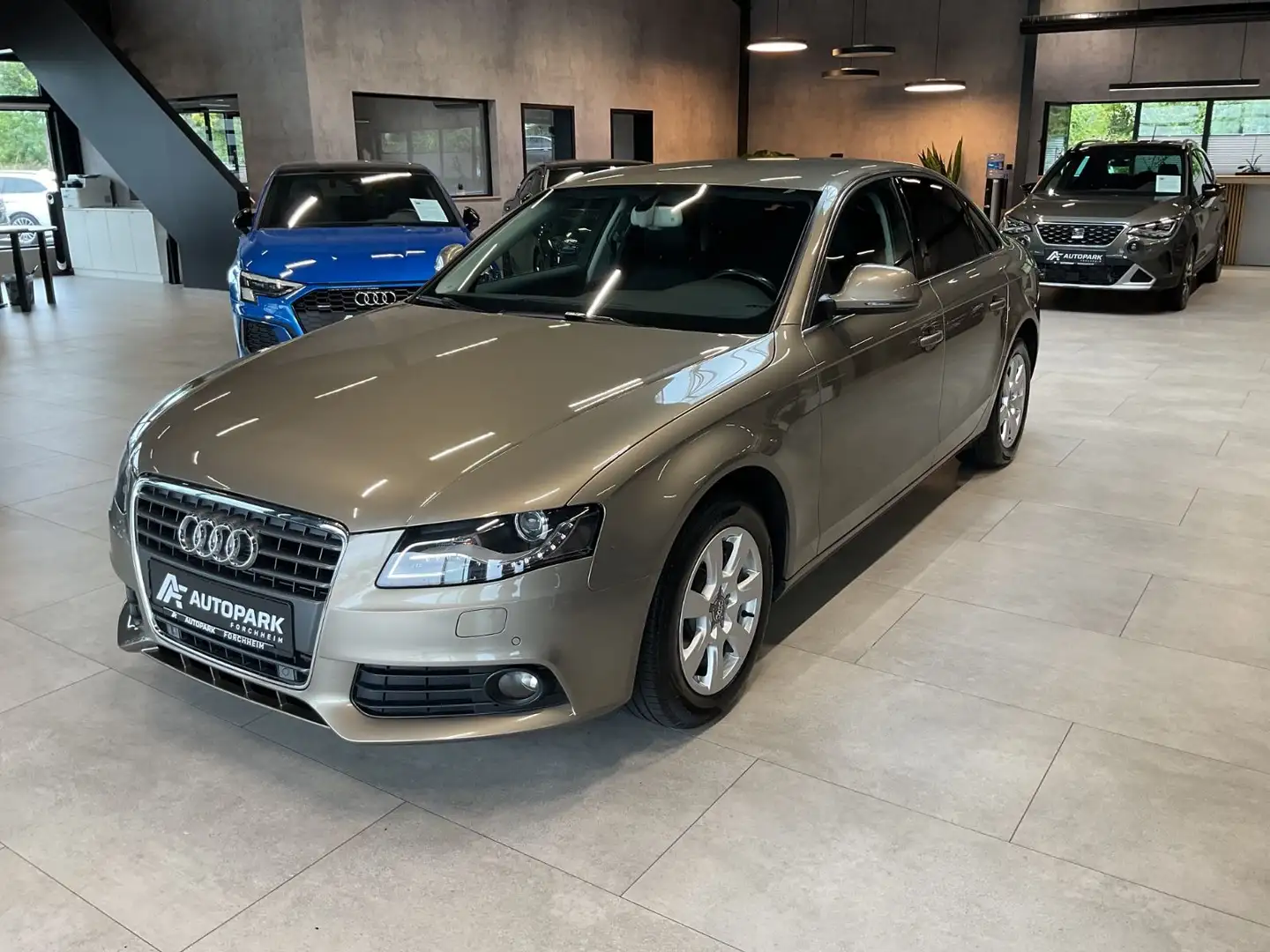 Audi A4 Lim. 2.0 TDI AHK GRA Kamera Navi Xenon 16" Beige - 1