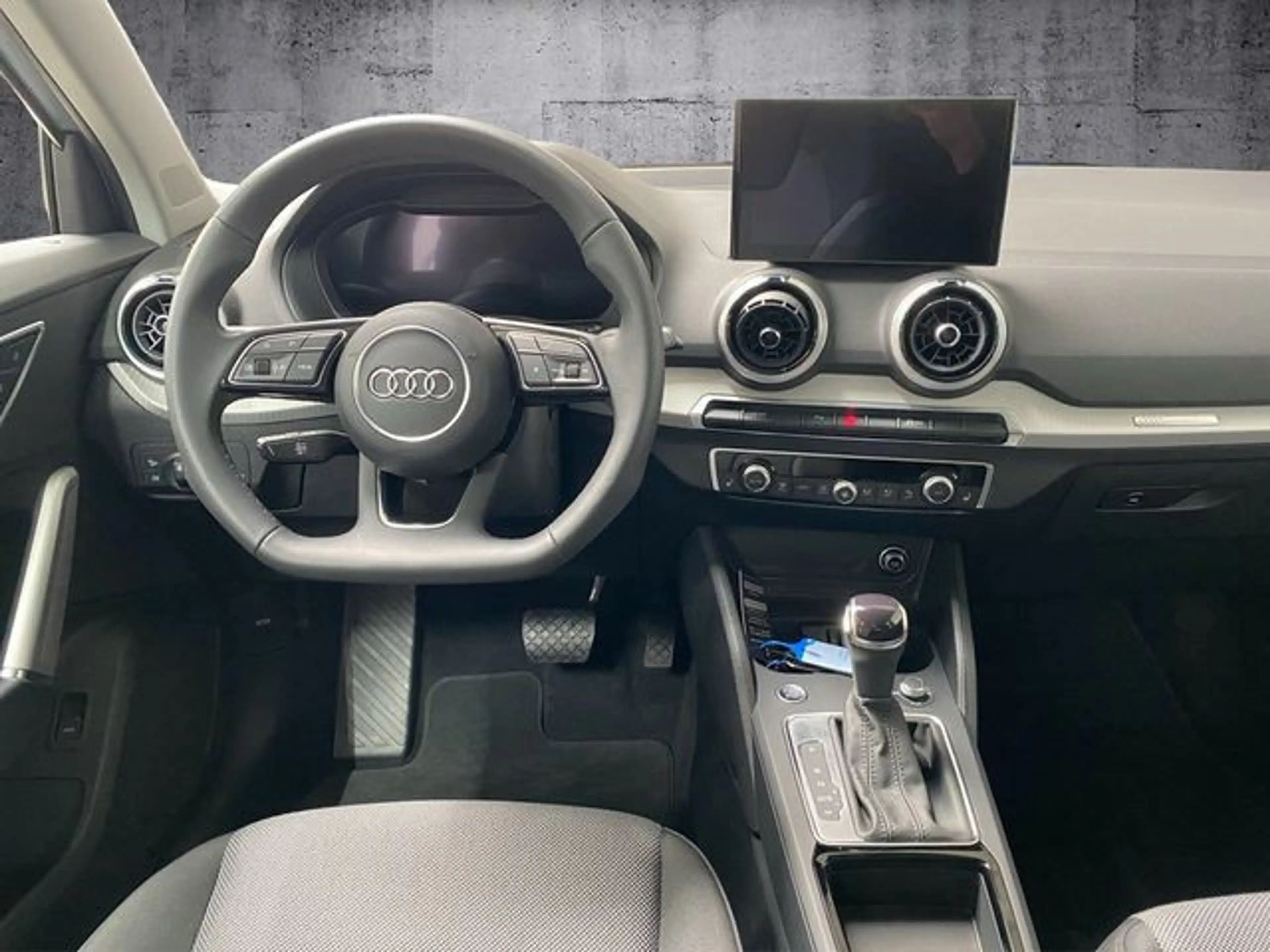 Audi Q2 35 TFSI advanced S tronic AHK+Matrix+PDC — photo 7