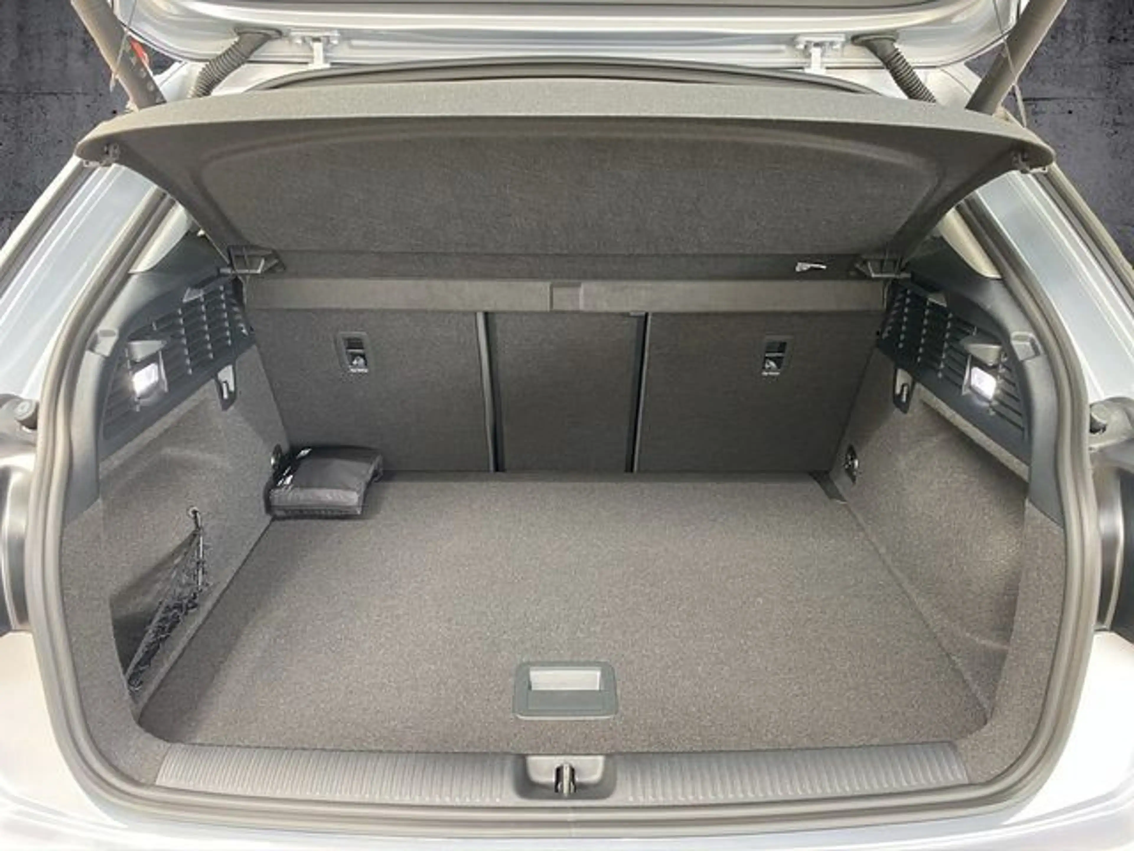 Audi Q2 35 TFSI advanced S tronic AHK+Matrix+PDC — photo 12