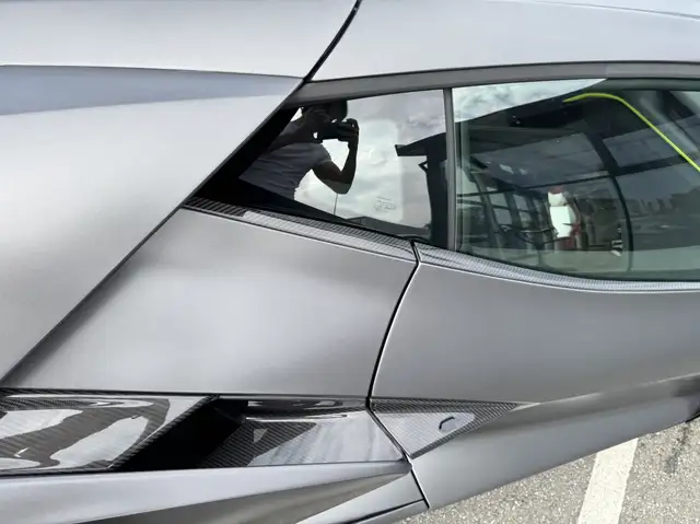 Lamborghini Revuelto view 13