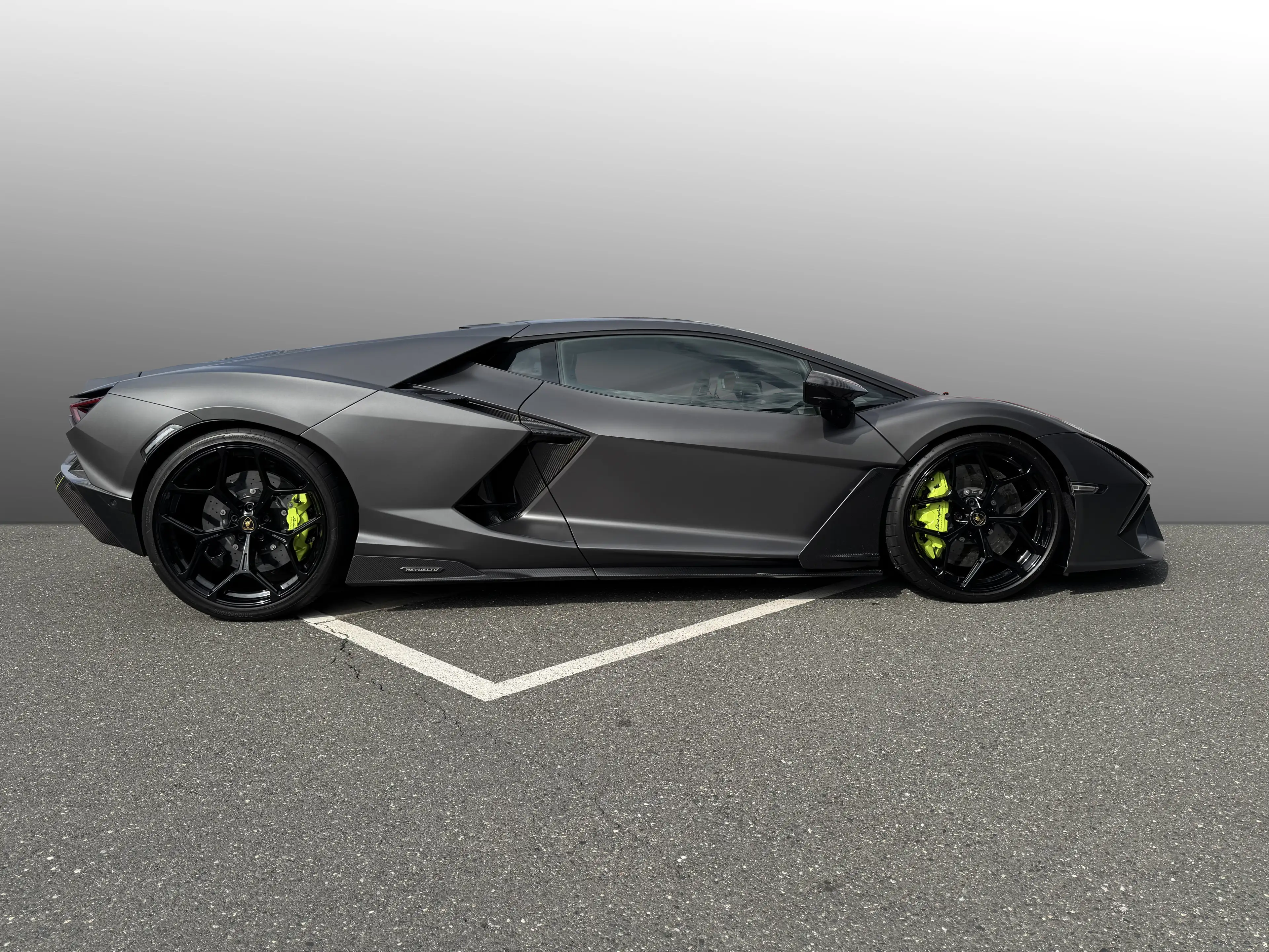 Lamborghini Revuelto Grigio Keres MY26|Matt PPF| Full Carbon — photo 2