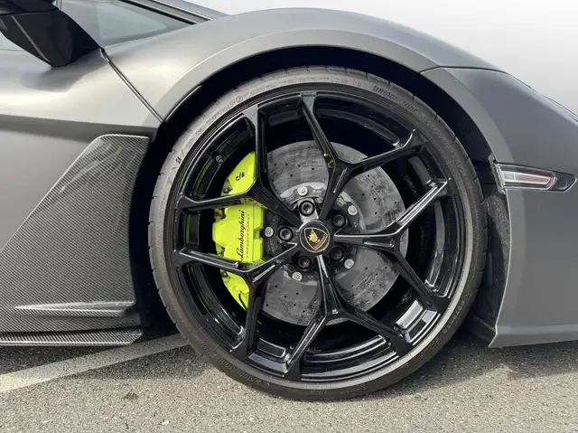 Lamborghini Revuelto view 6
