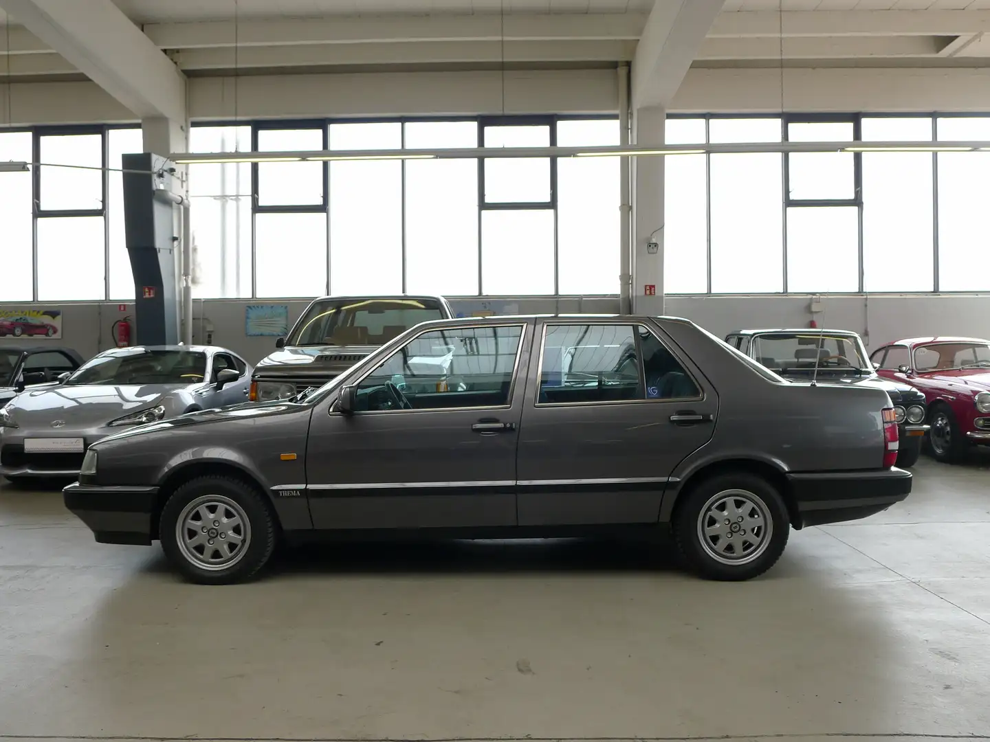 Lancia Thema 2.0 i.e., sehr gepflegter sparsamer daily driver Šedá - 2
