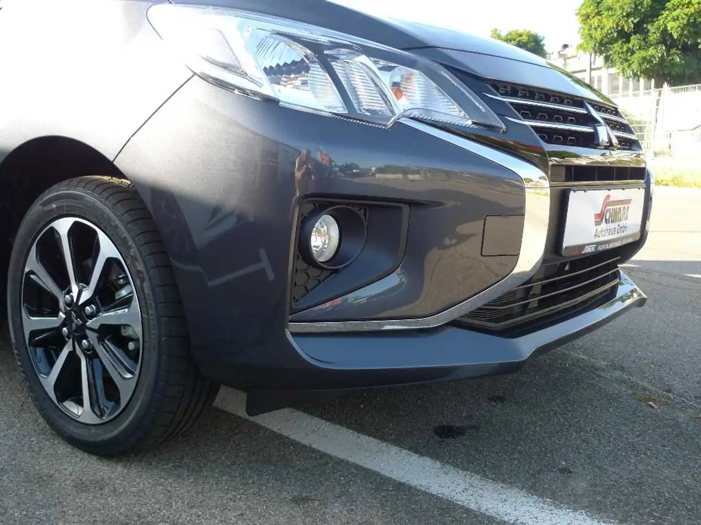 Mitsubishi Space Star Select+ 1.2 5-Gang Garantie 03/2029 Gris - 2