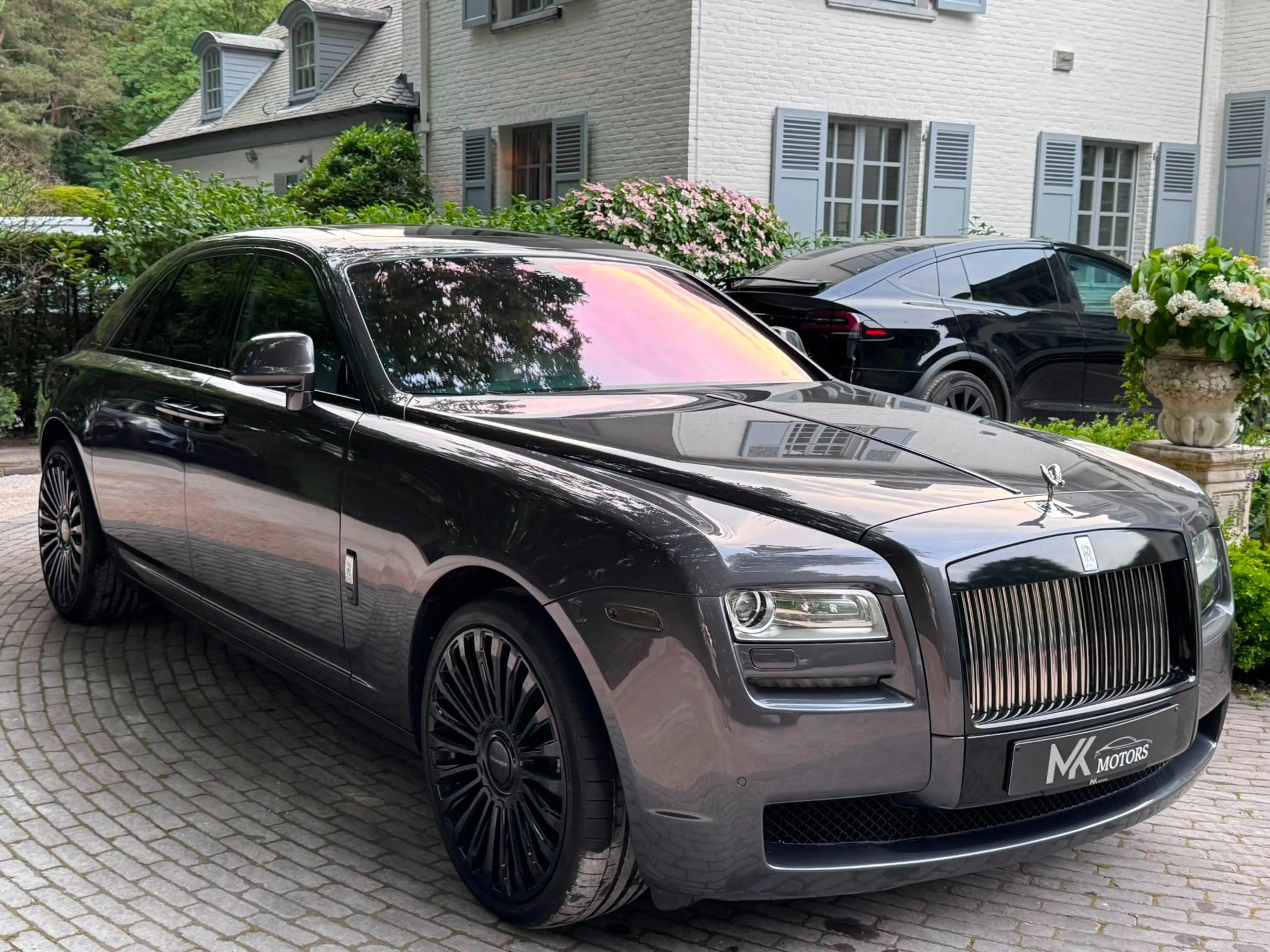 Rolls-Royce Ghost 6.6i V12 /Panorama/ Rear tv/ Mansory wheels — photo 2