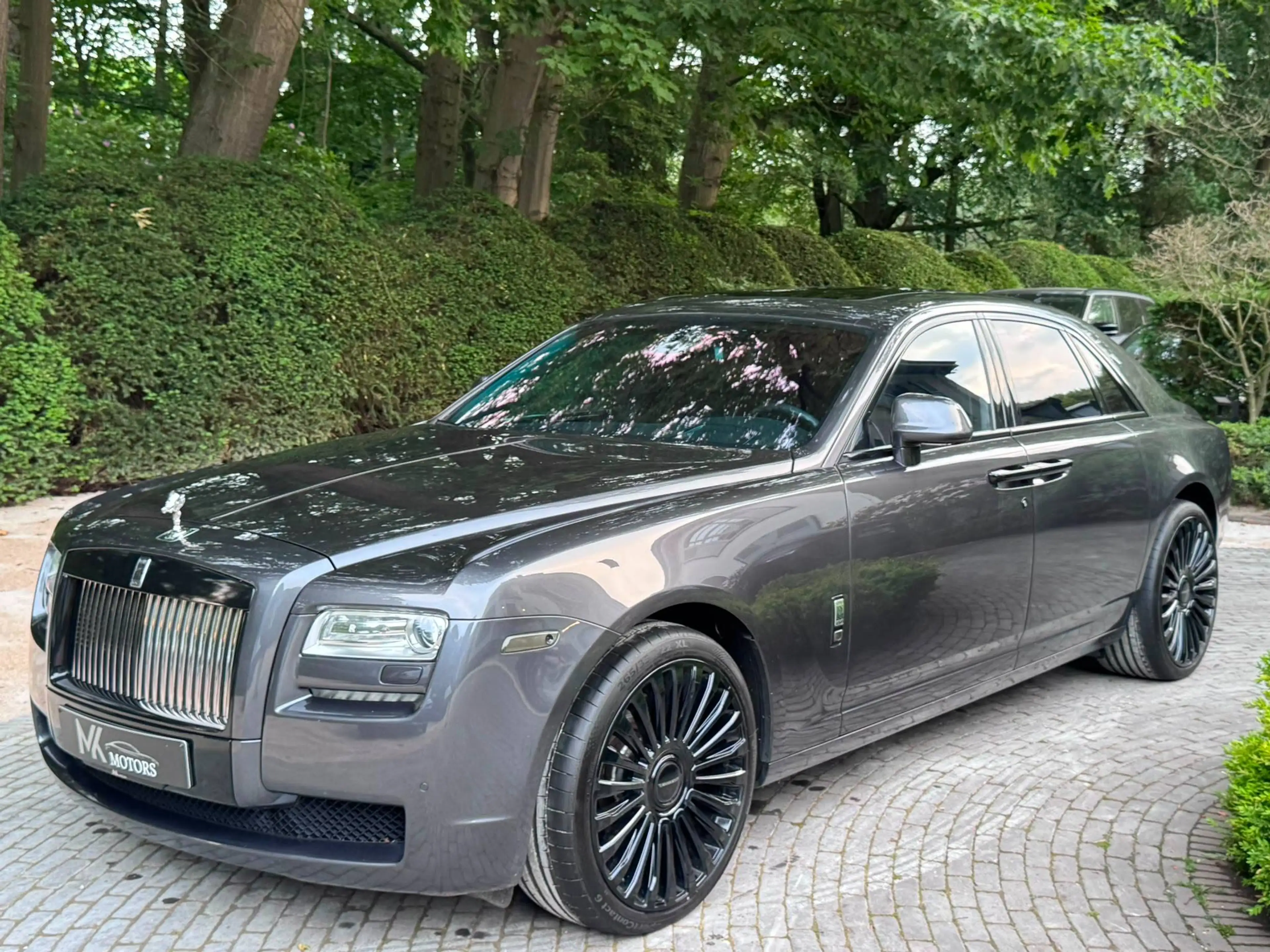 Rolls-Royce Ghost 6.6i V12 /Panorama/ Rear tv/ Mansory wheels — photo 5