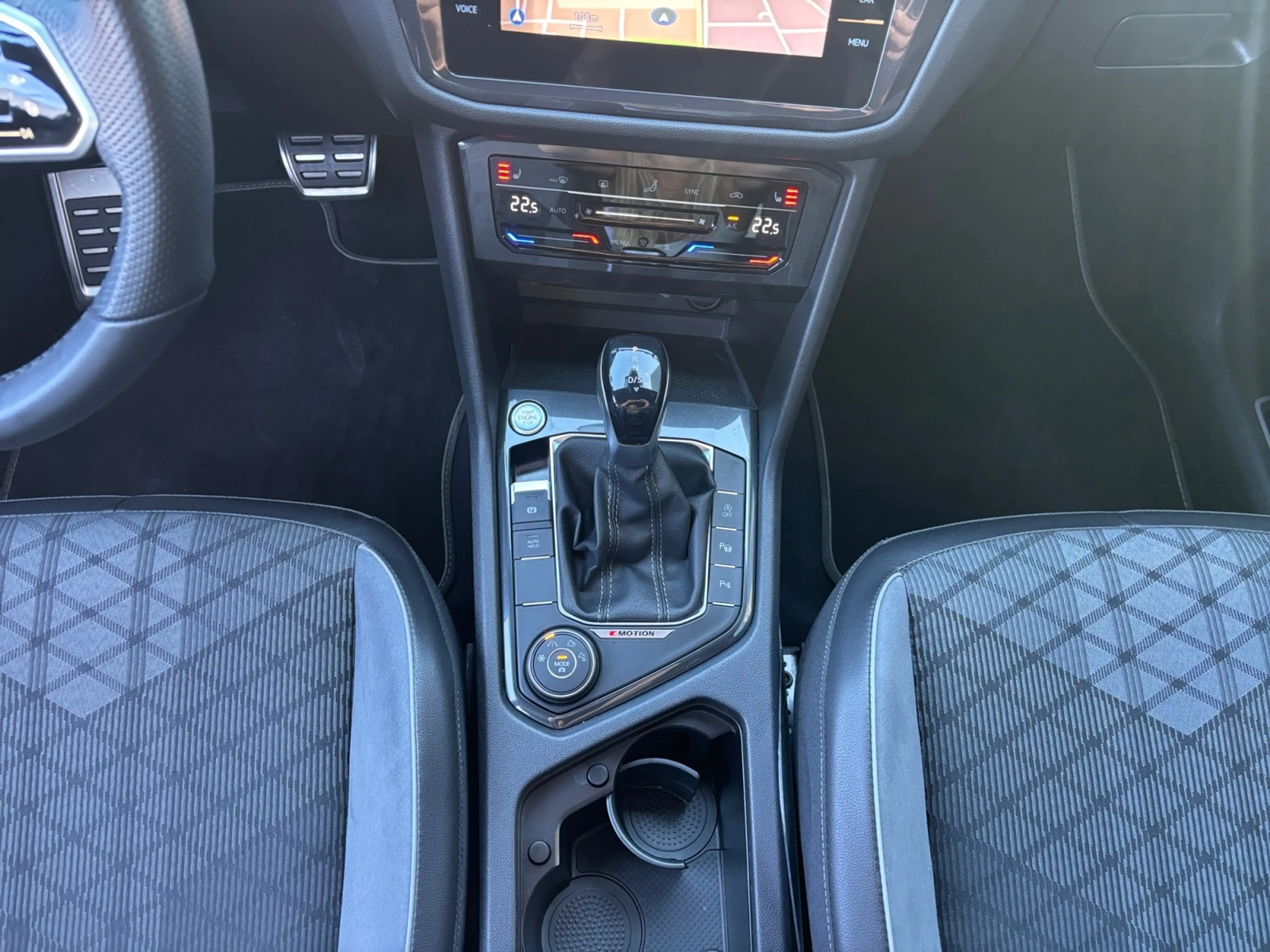 Volkswagen Tiguan Allspace 2.0 TSI DSG 4Motion R-Line RFK Pano ACC LED Stand — photo 15