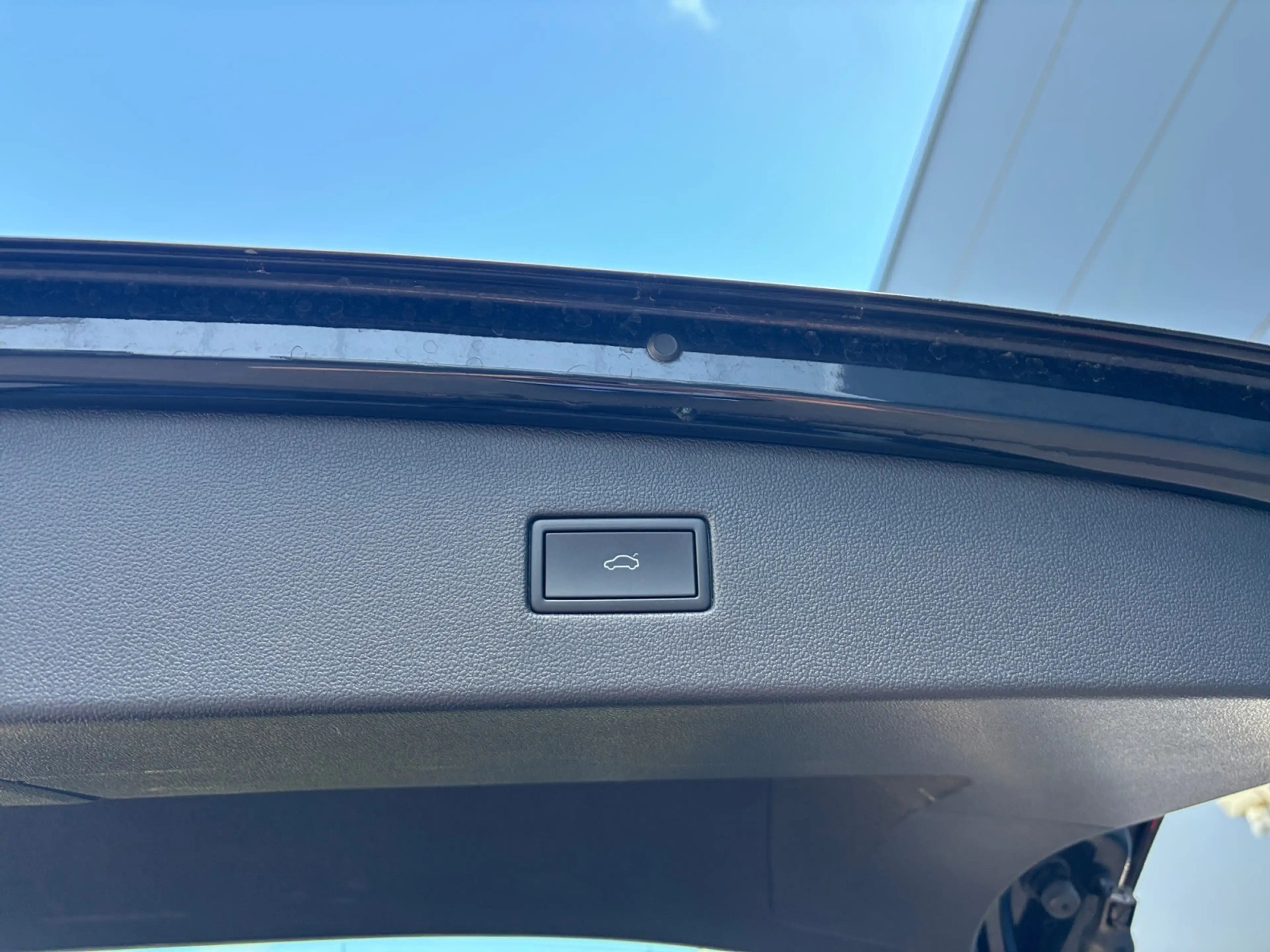 Volkswagen Tiguan Allspace 2.0 TSI DSG 4Motion R-Line RFK Pano ACC LED Stand — photo 17