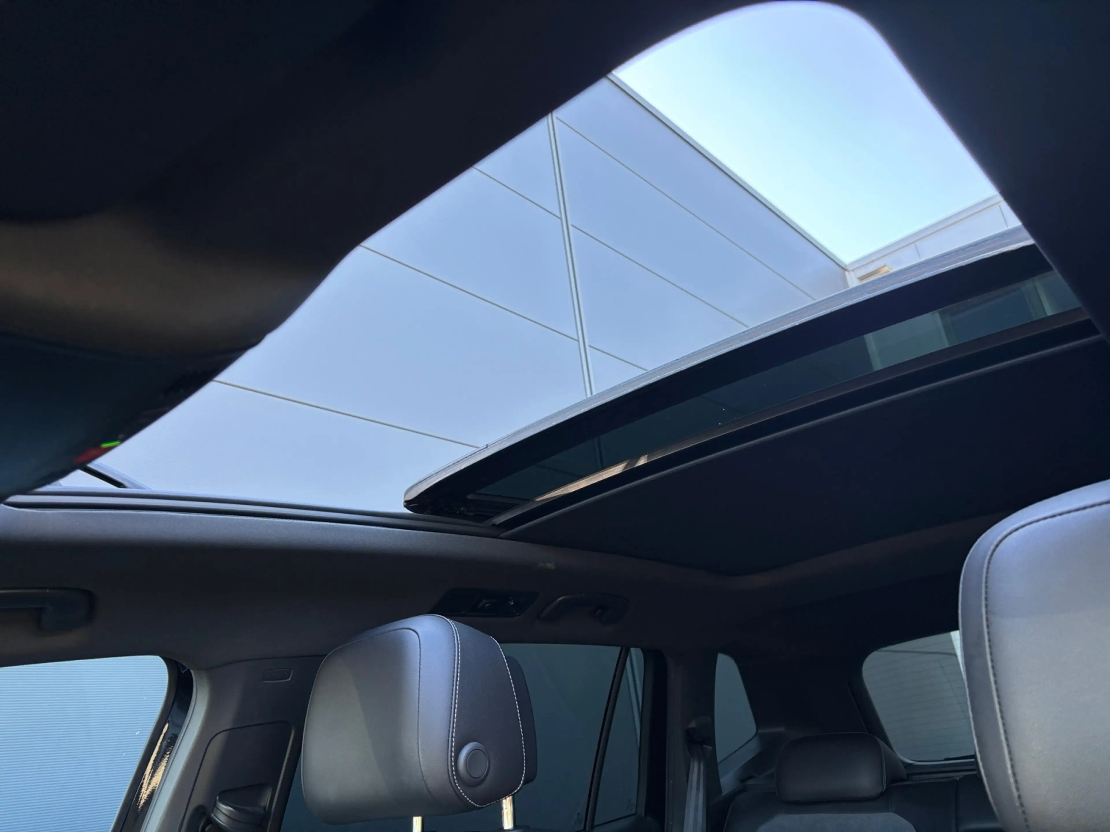 Volkswagen Tiguan Allspace 2.0 TSI DSG 4Motion R-Line RFK Pano ACC LED Stand — photo 19