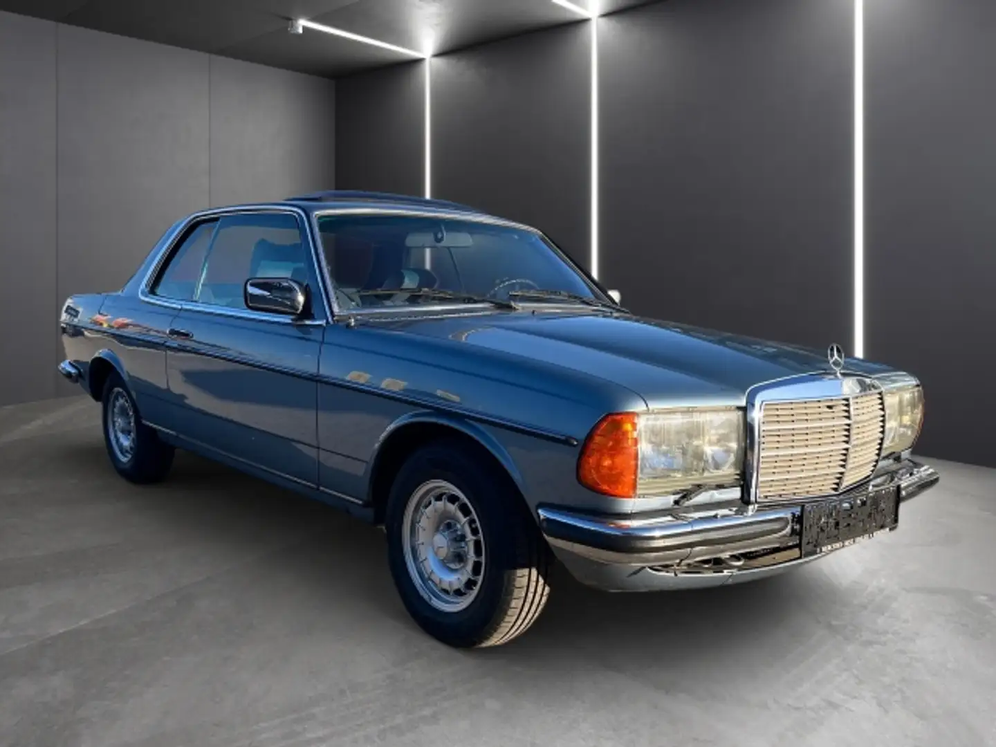 Mercedes-Benz 280 CE Blau - 2