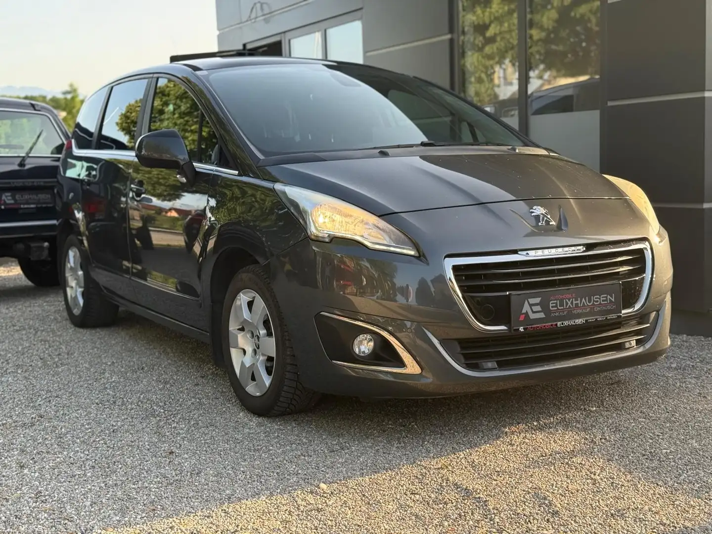 Peugeot 5008 Business-Line Gris - 1