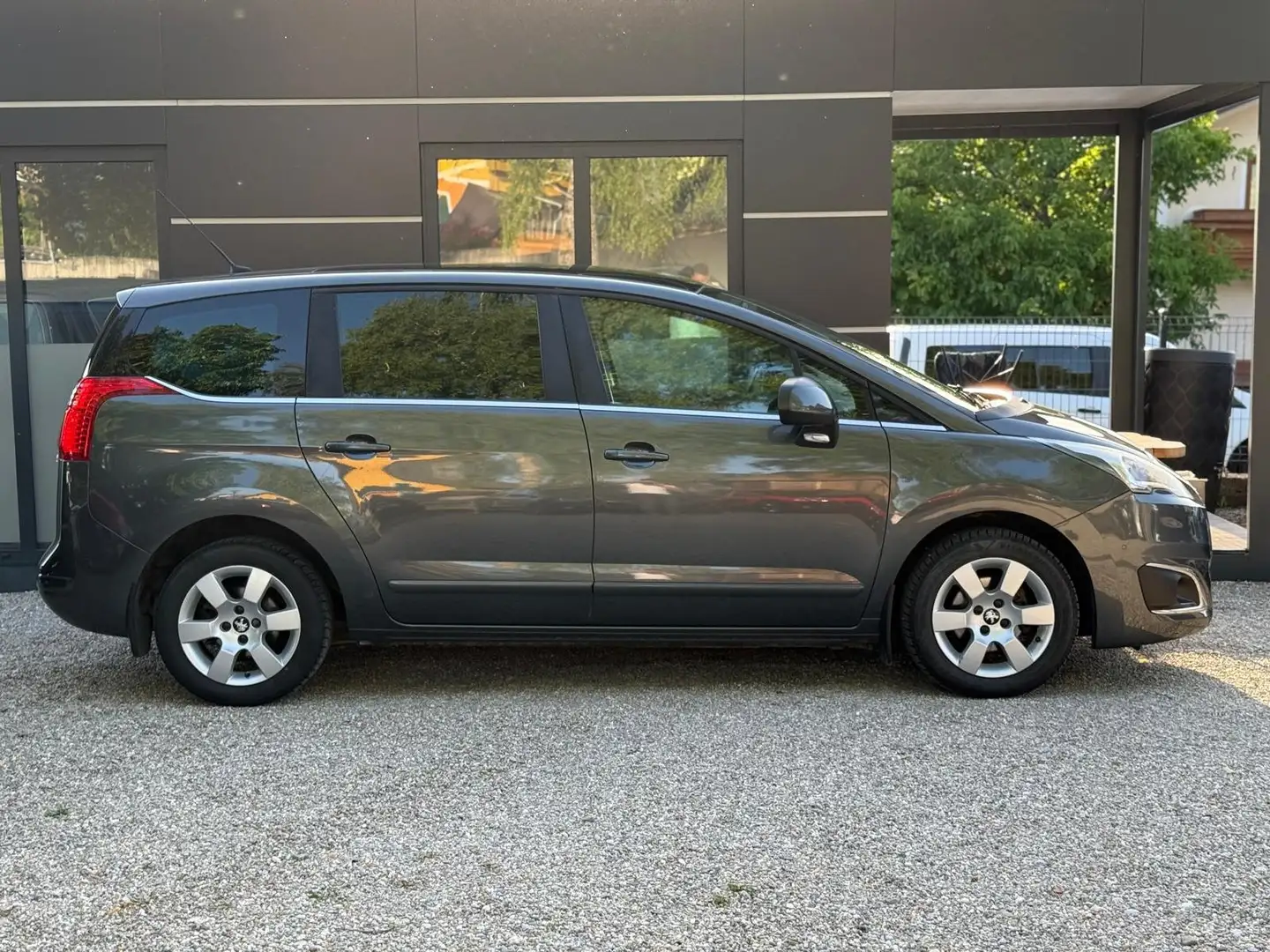 Peugeot 5008 Business-Line Gris - 2