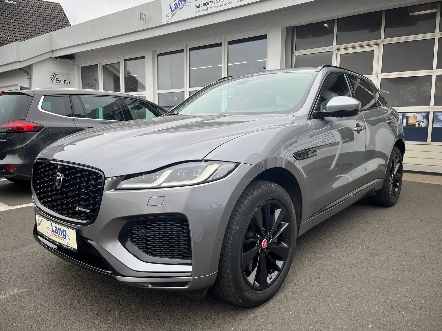 Jaguar F-Pace P400 AWD R-Dynamic SE AHK 8FACH VOLLAUSSTATTUNG Grau - 1