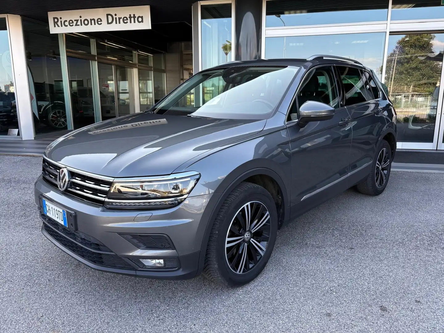 Volkswagen Tiguan Tiguan 2.0 tdi Executive 4motion 150cv dsg Gris - 1