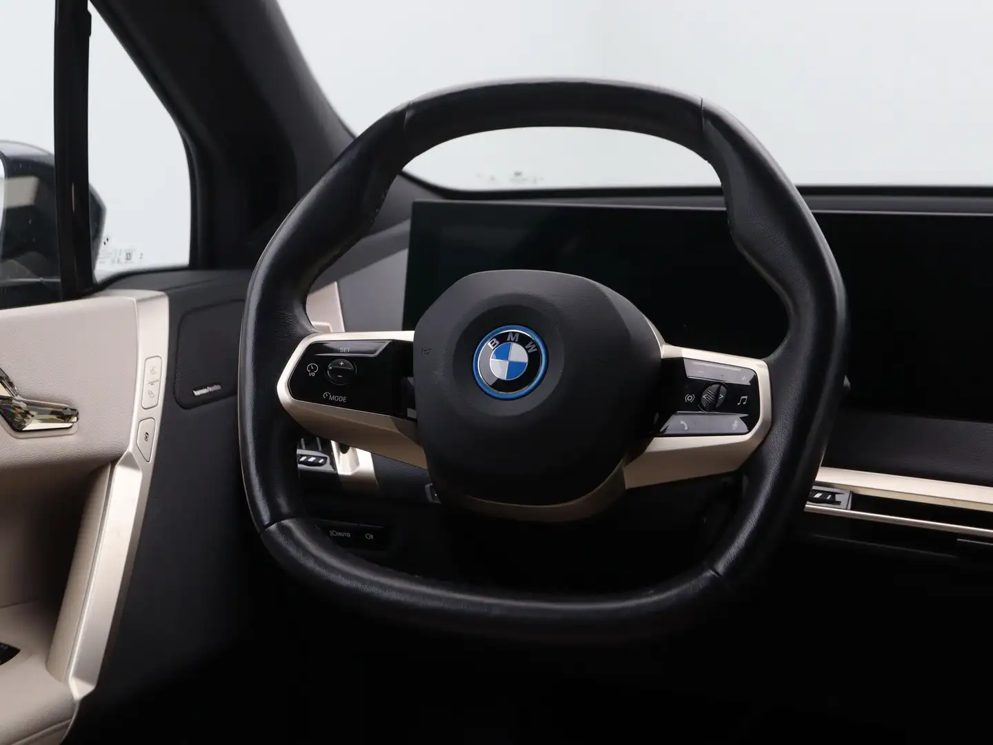 BMW iX xDrive40 High Executive 77 kWh Grijs - 2