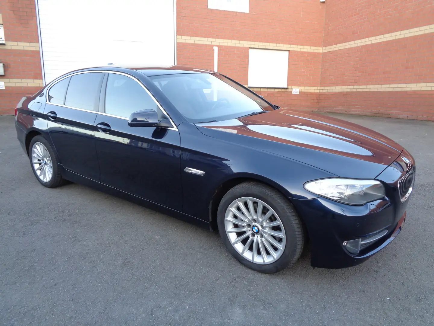 BMW 520 dA BOITE AUTO/ CUIR / NAVI / JA 18 / GARANTIE 1 AN Blauw - 1