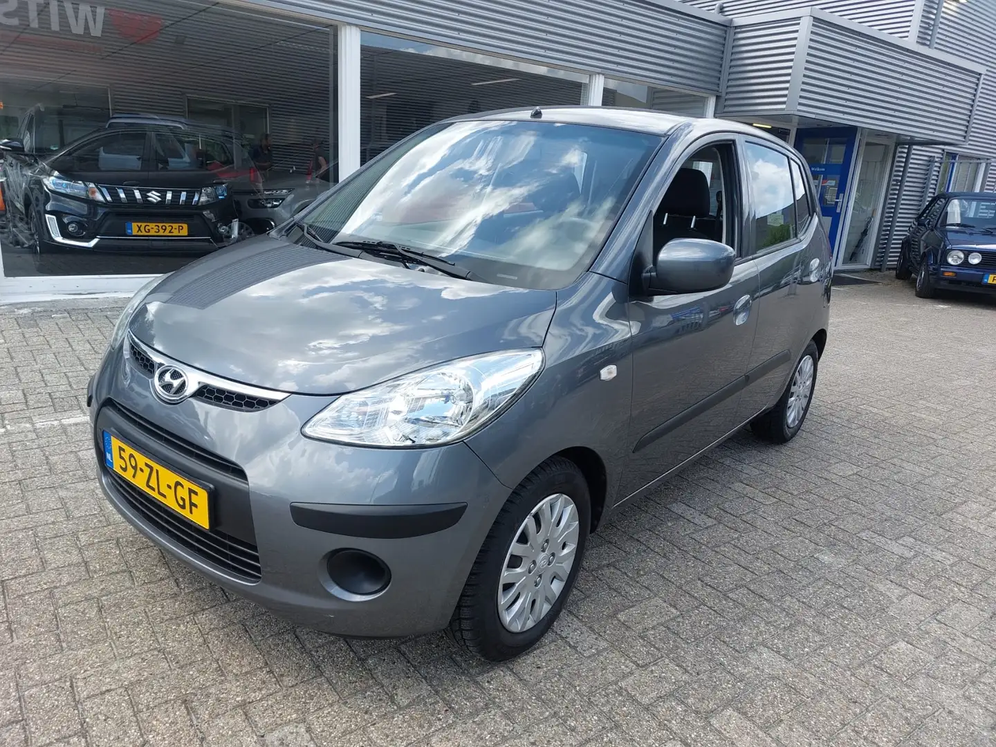 Hyundai i10 1.1 Dynamic Cool Grau - 1