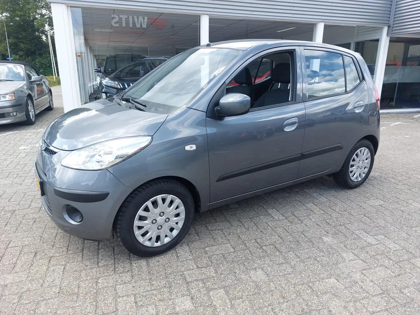 Hyundai i10 1.1 Dynamic Cool Grau - 2