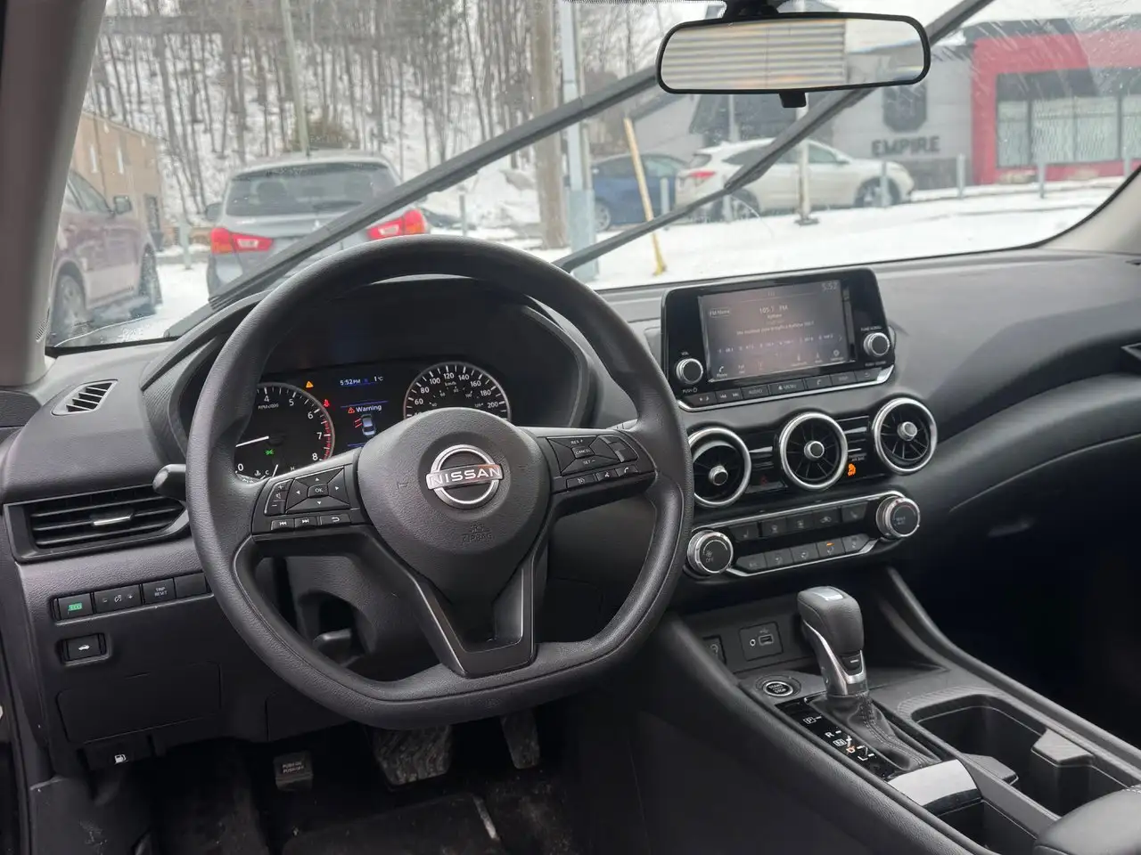 Nissan Sentra снимка Nissan Sentra