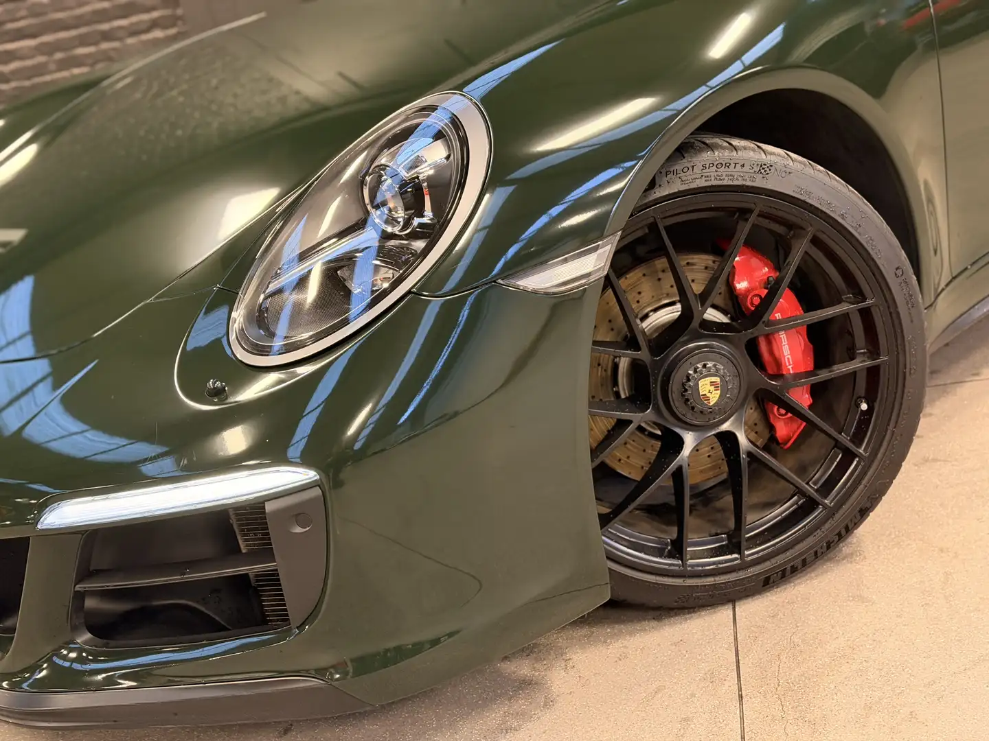 Porsche 991 911 Carrera 4 GTS PDK Groen - 2