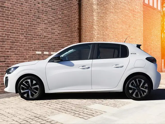 Peugeot 208 view 3