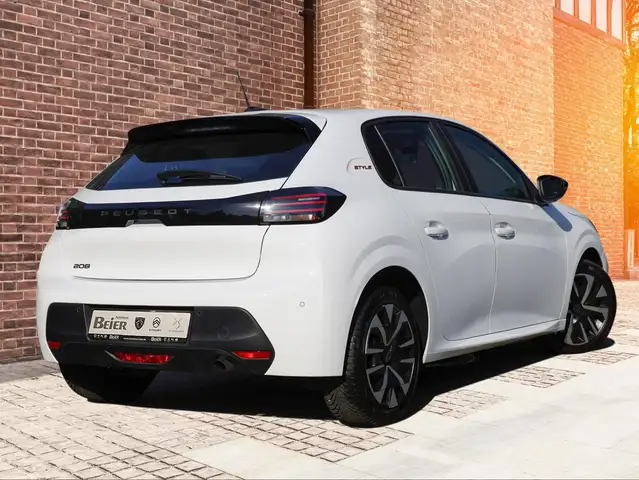Peugeot 208 view 4