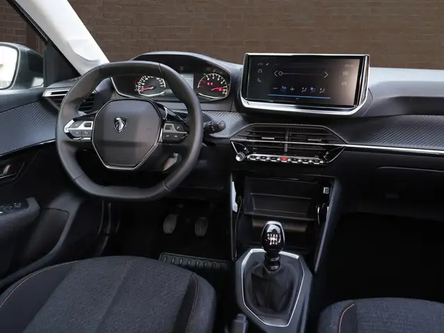 Peugeot 208 view 9