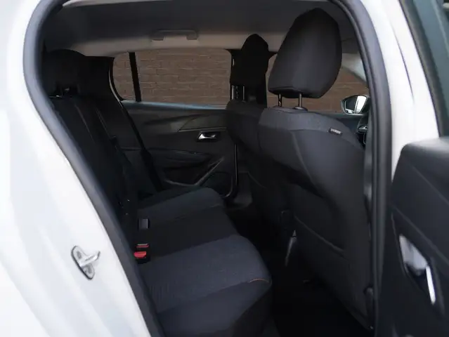 Peugeot 208 view 8