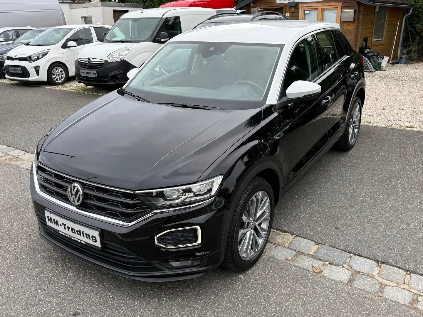Volkswagen T-Roc T-ROC STYLE-6GANG-NAVI-18ZOLL-2.HAND-EURO6 Schwarz - 1