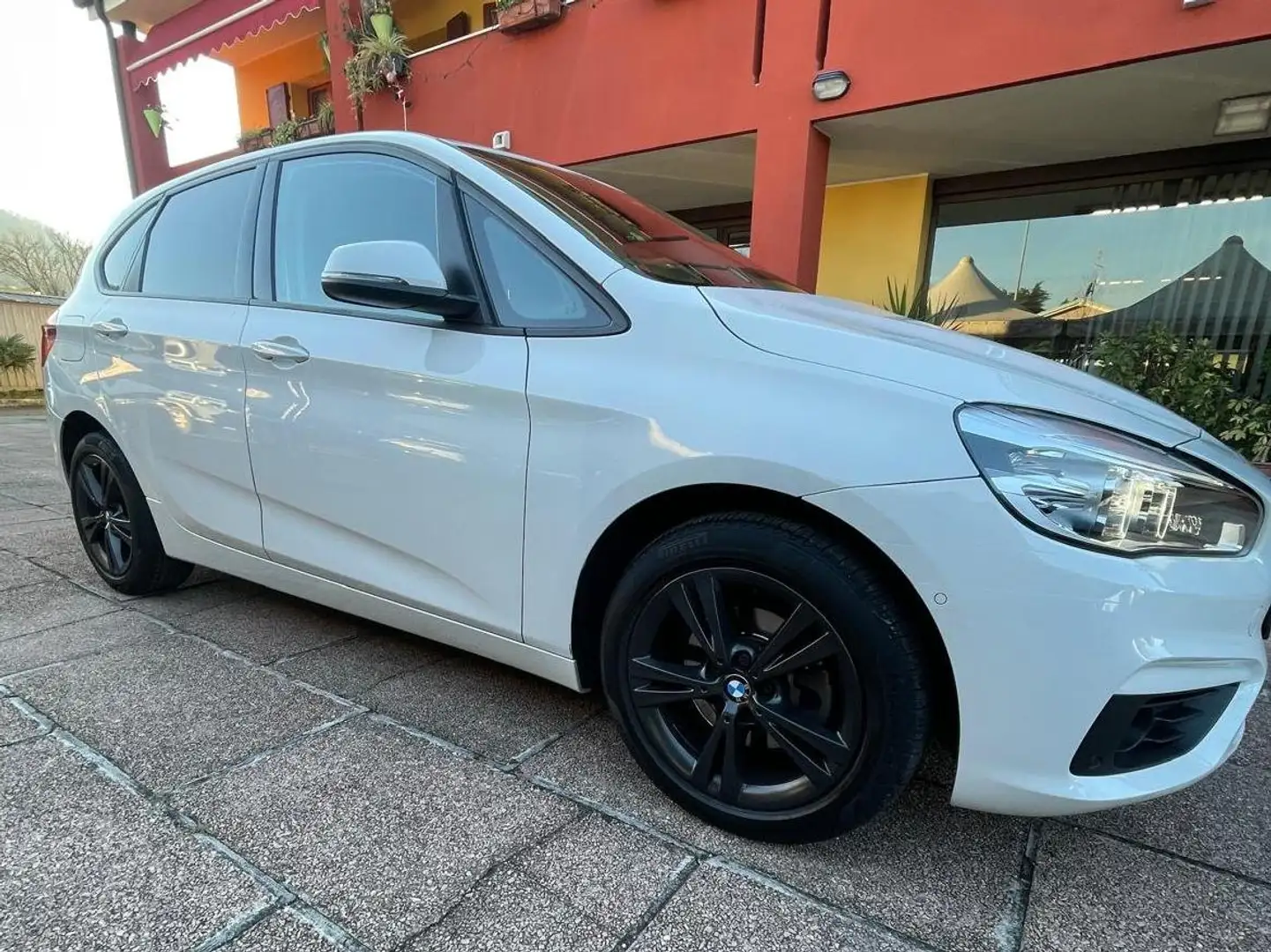 BMW 218 218d Active Tourer Advantage auto Bianco - 2