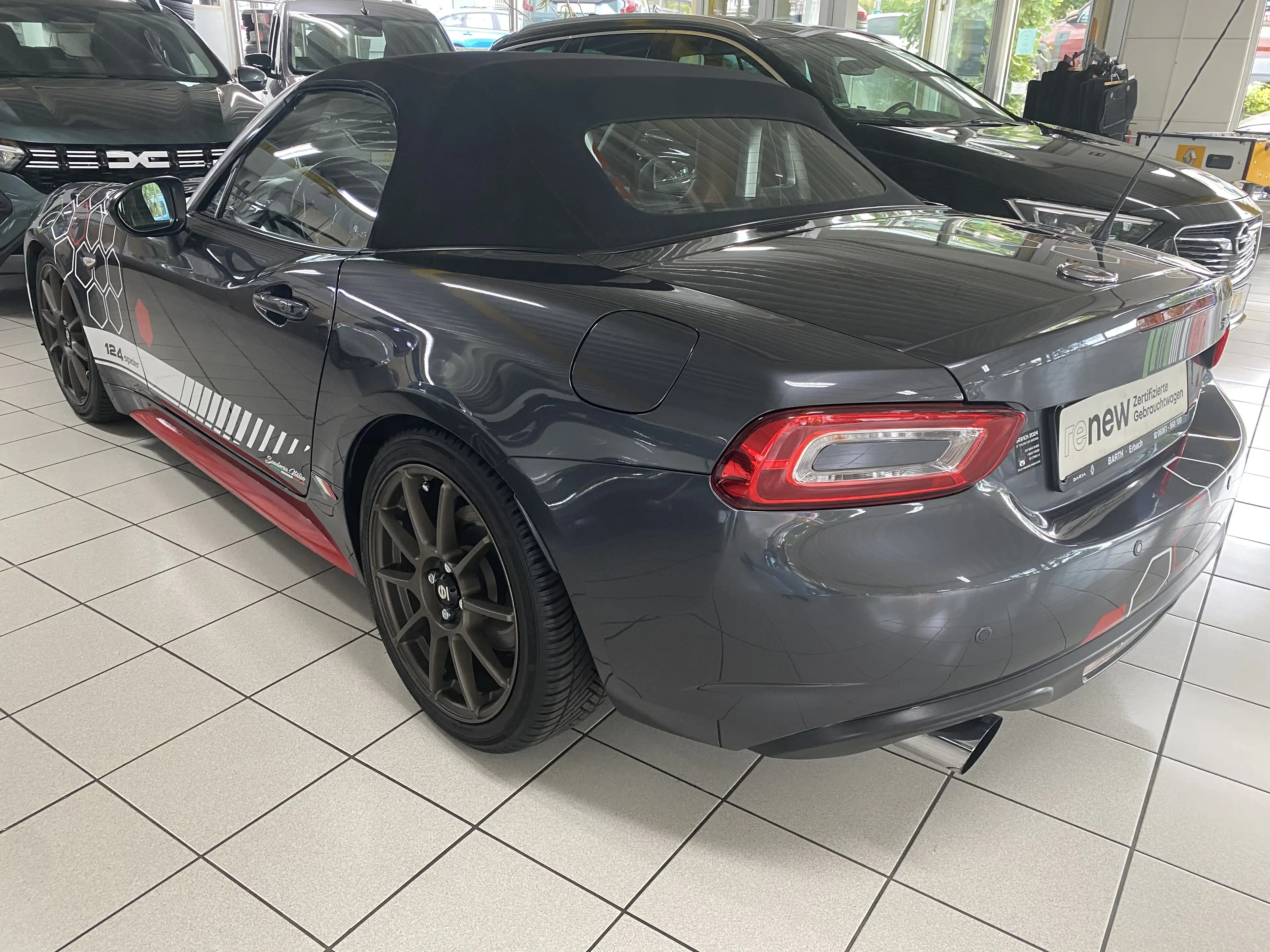Fiat 124 Spider Lusso — photo 7