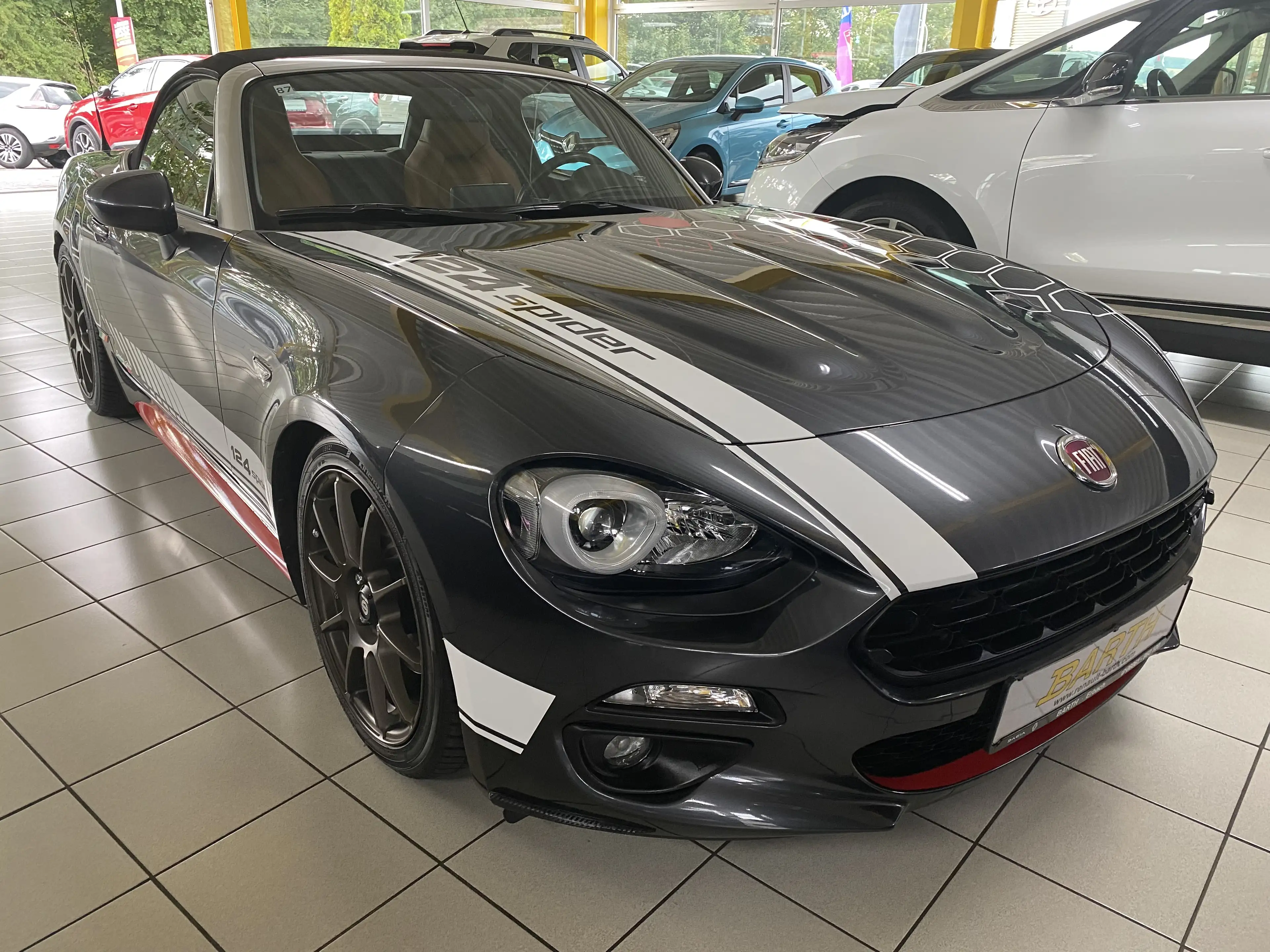 Fiat 124 Spider Lusso — photo 4