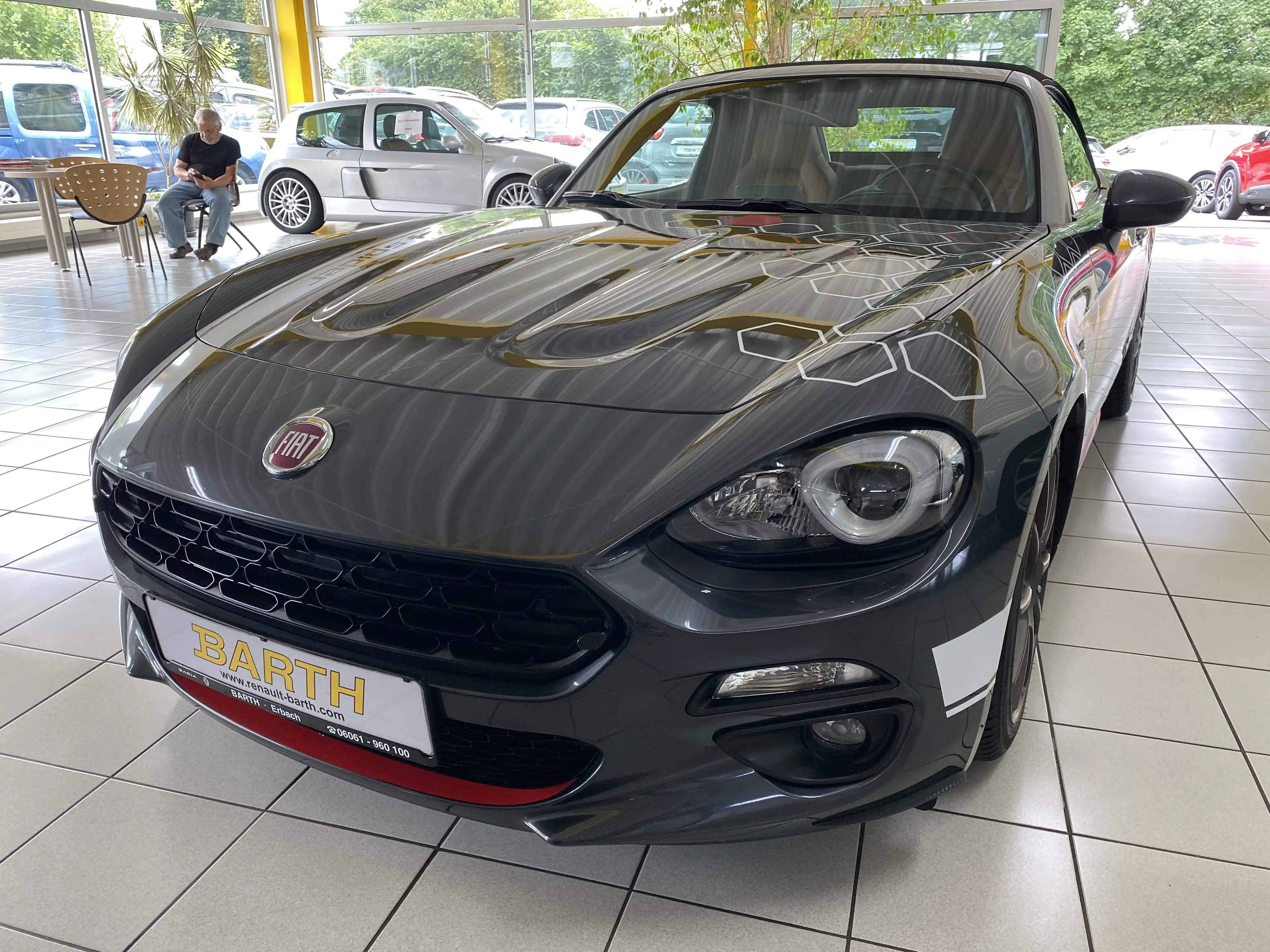 Fiat 124 Spider Lusso — photo 3