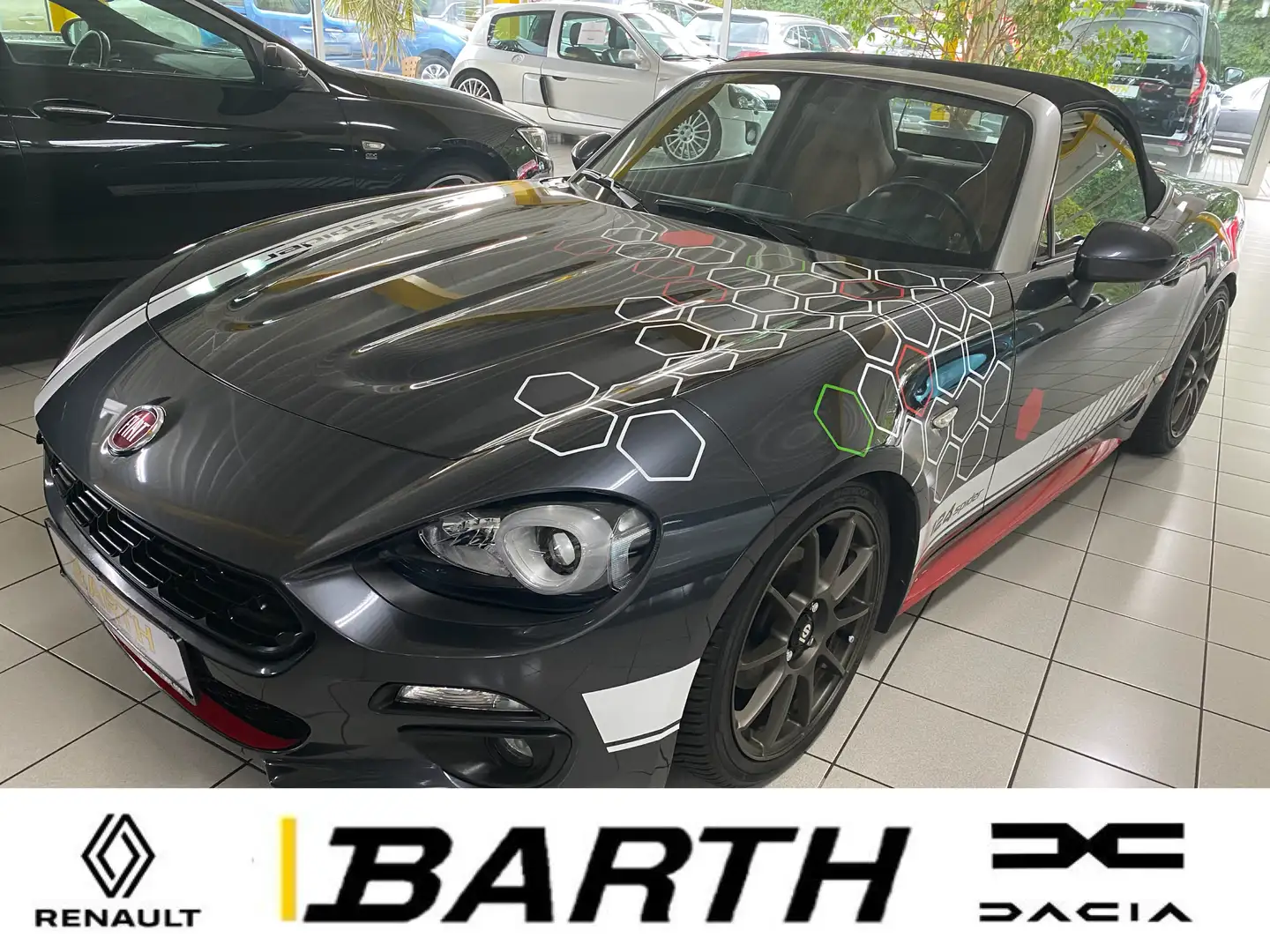 Fiat 124 Spider Lusso Grijs - 1
