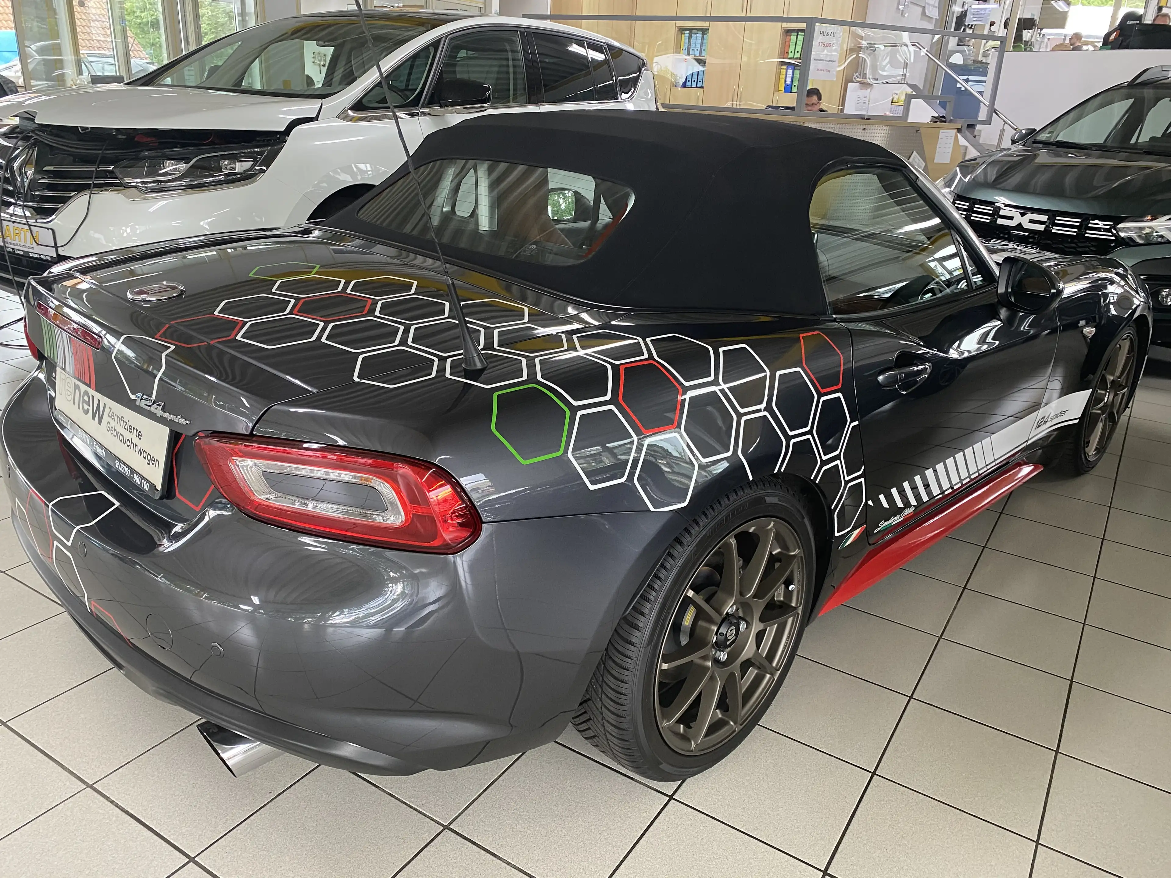 Fiat 124 Spider Lusso — photo 6