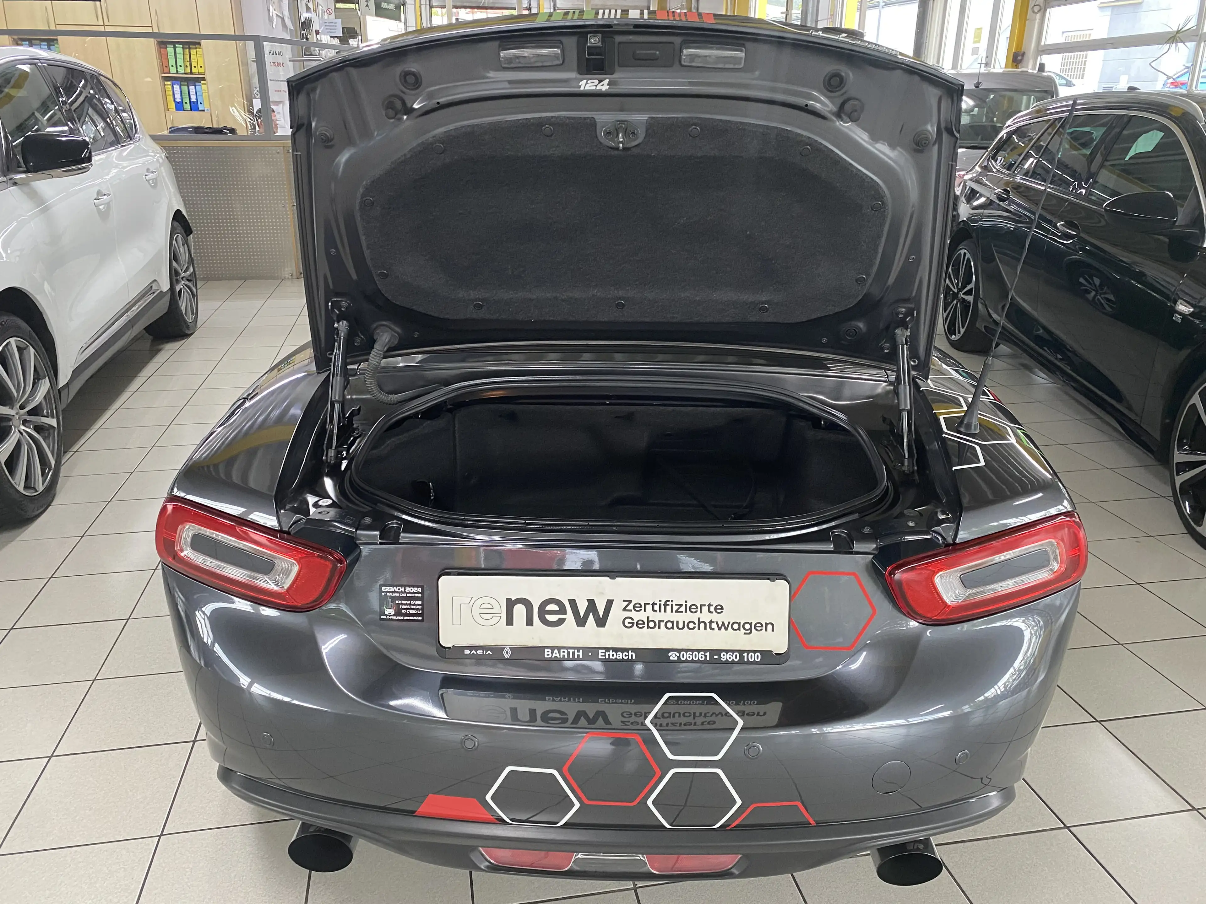 Fiat 124 Spider Lusso — photo 9