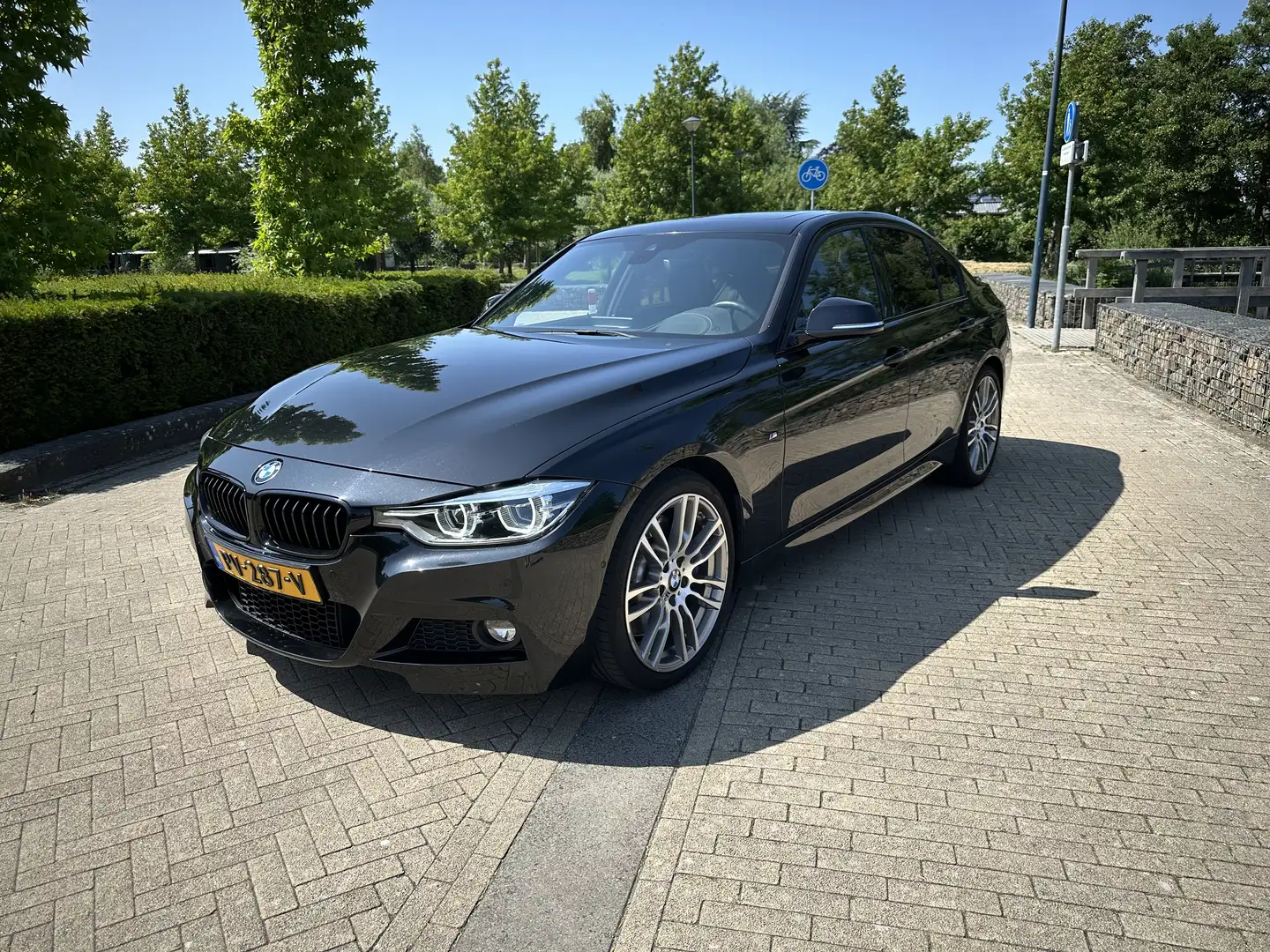 BMW 330 High Exec. M-Sport Zwart - 2