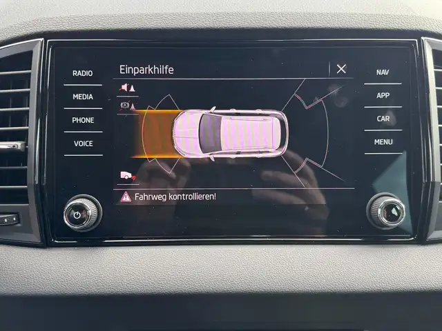 Skoda Karoq Sportline 2,0 TSI 4x4 DSG 2ZKlima AHK  Standhei... Ansicht 19