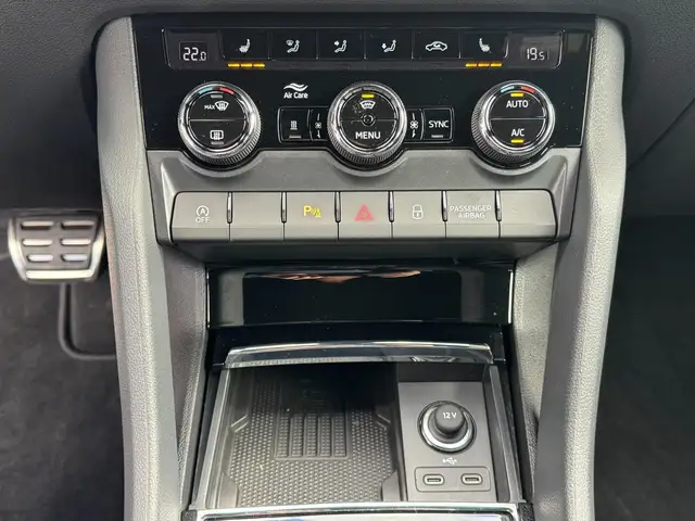 Skoda Karoq Sportline 2,0 TSI 4x4 DSG 2ZKlima AHK  Standhei... Ansicht 15