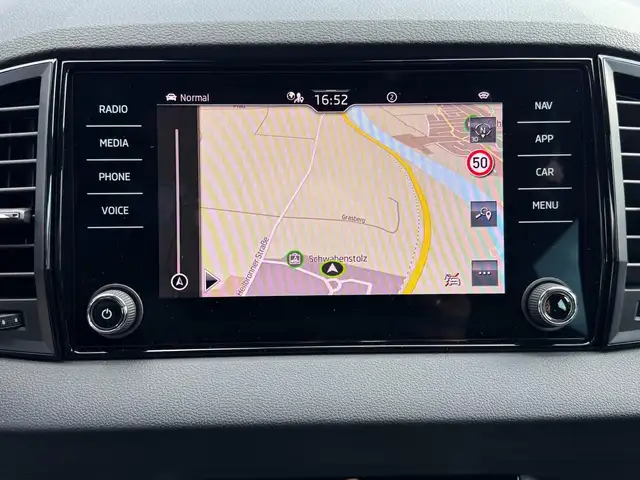 Skoda Karoq Sportline 2,0 TSI 4x4 DSG 2ZKlima AHK  Standhei... Ansicht 16