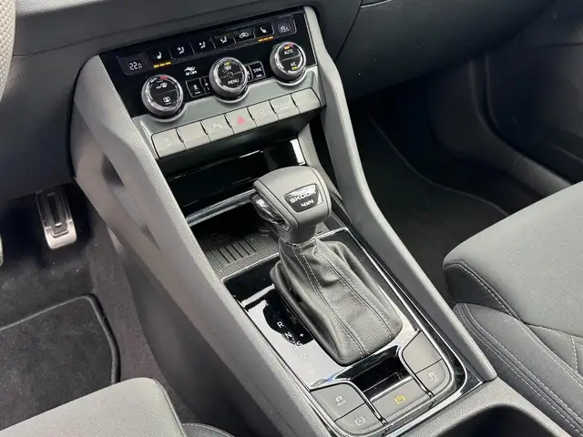 Skoda Karoq Sportline 2,0 TSI 4x4 DSG 2ZKlima AHK  Standhei... Ansicht 14