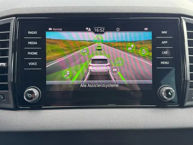 Skoda Karoq Sportline 2,0 TSI 4x4 DSG 2ZKlima AHK  Standhei... Ansicht 17