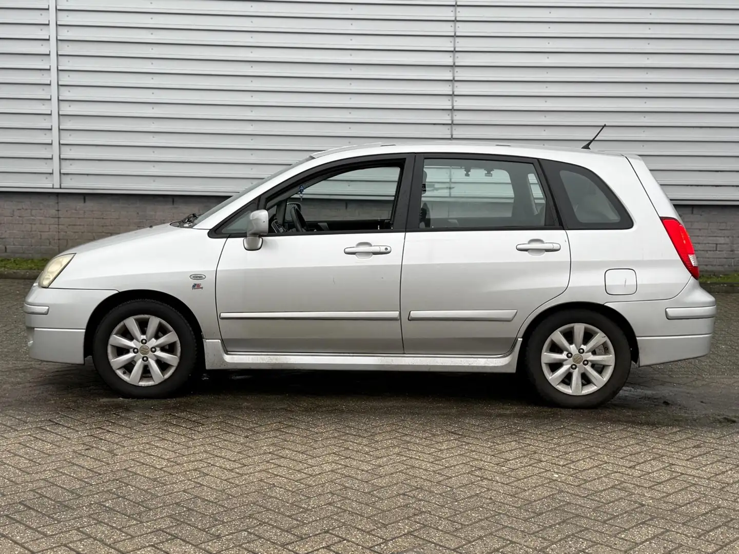 Suzuki Liana 1.6 Exclusive (INRUILKOOPJE) Grau - 2