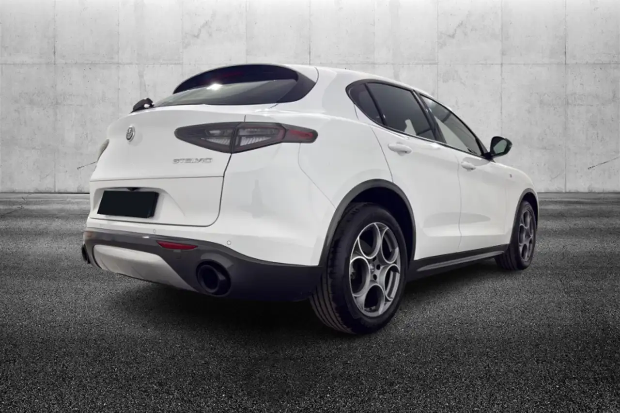 Alfa Romeo Stelvio 2023
