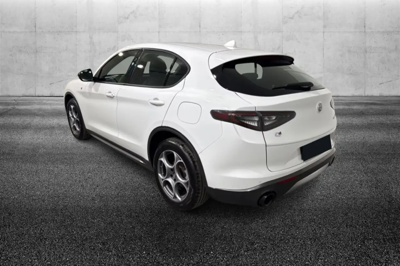 Alfa Romeo Stelvio 2023