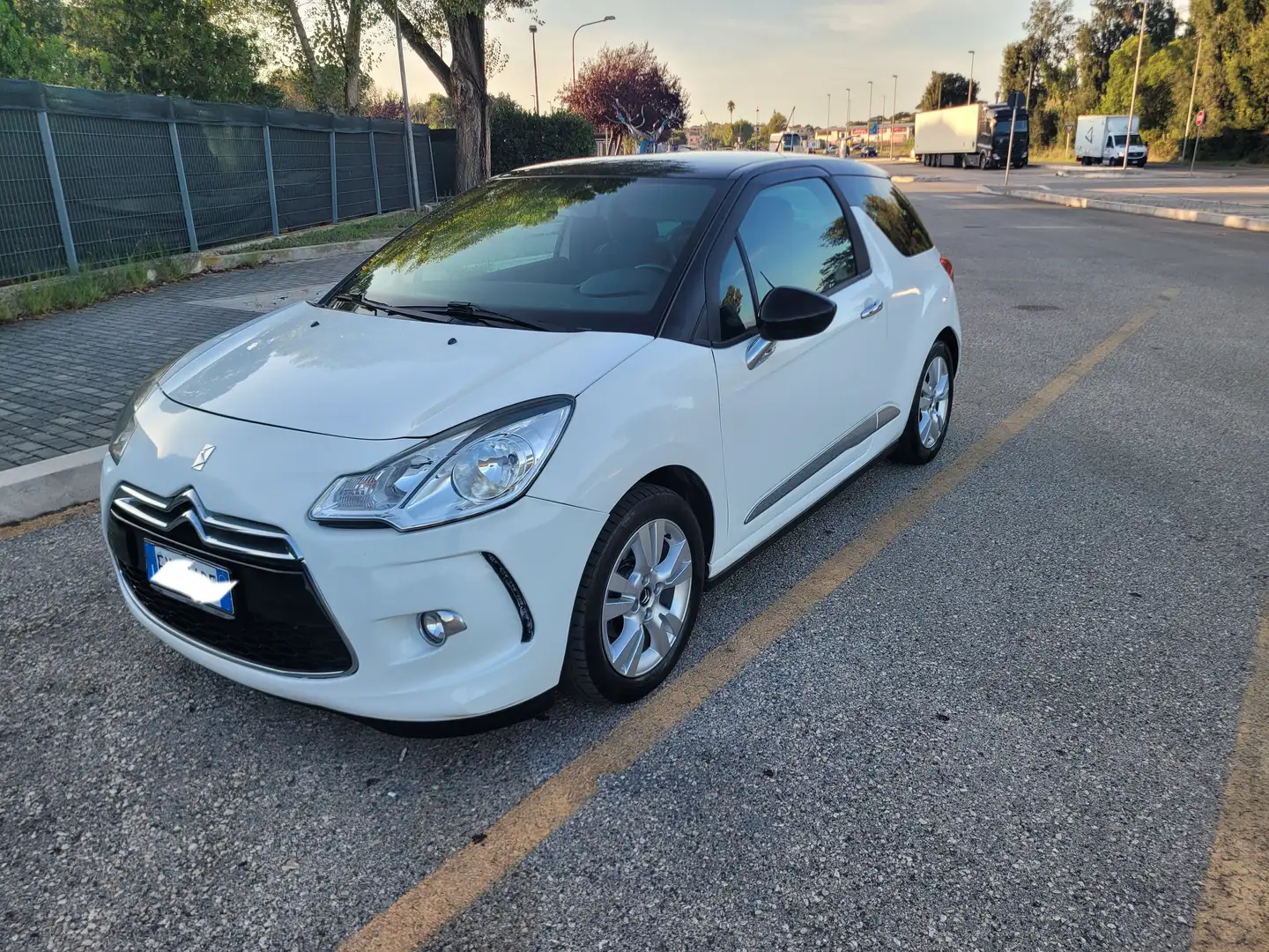 Citroen DS3 DS3 1.2 puretech (vti) So Chic 82cv Alb - 1