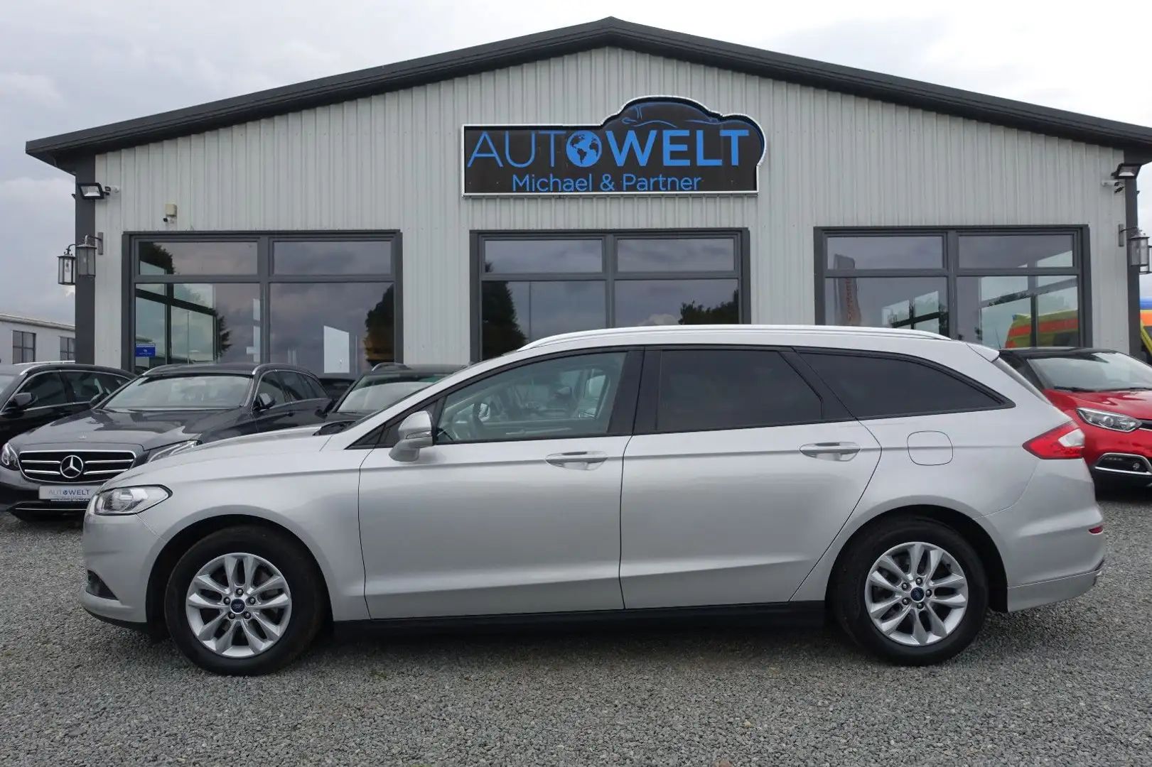 Ford Mondeo 2.0 TDCI KLIMAAUT APP NAV SITZH PDC ANHK Silber - 1